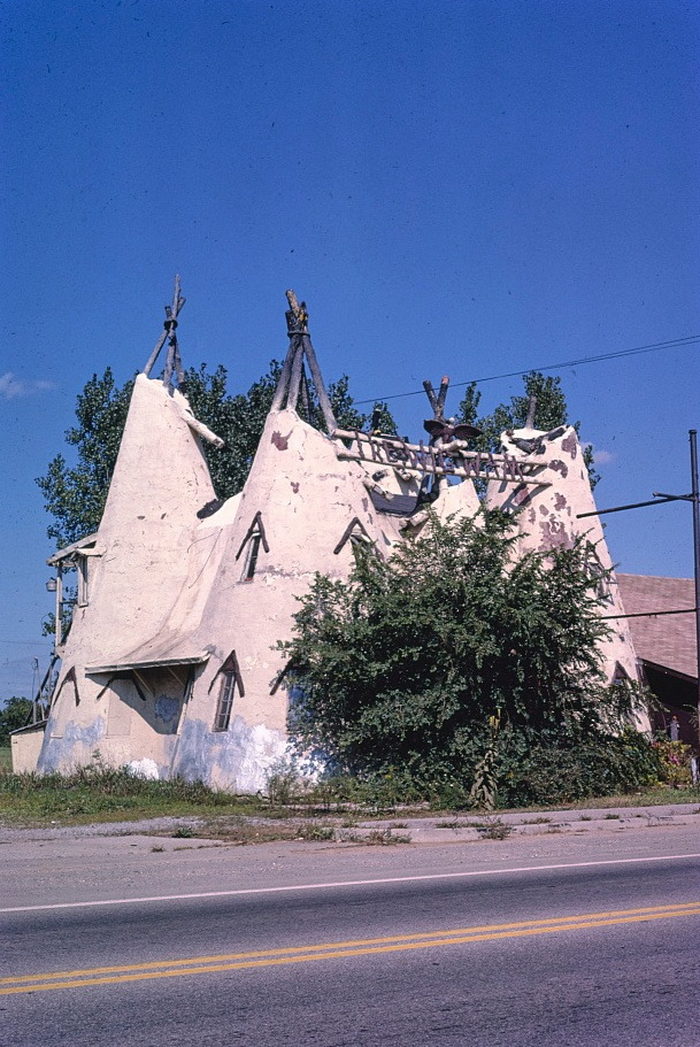 Wig-Wam (Tee-Pee Town) - John Margolies Photo